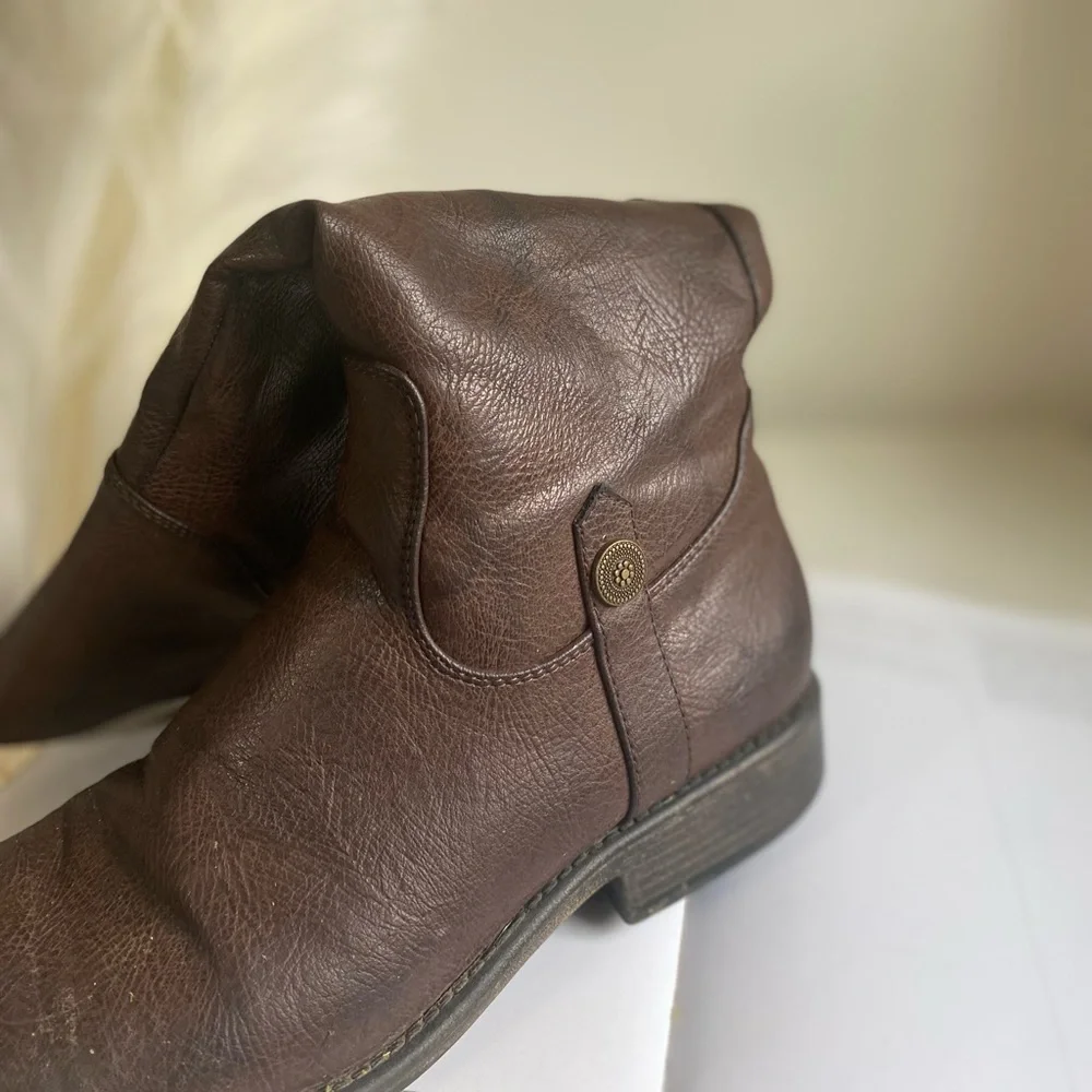 Unr8ed women chocolate brown leather boots 7M Tall Riding Boots Leather